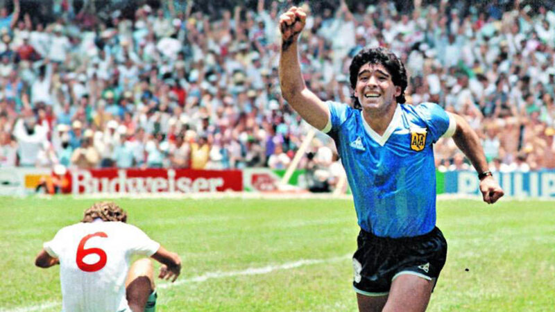La historia oculta de la camiseta de Maradona en el 86: el «error» que la volvió mítica