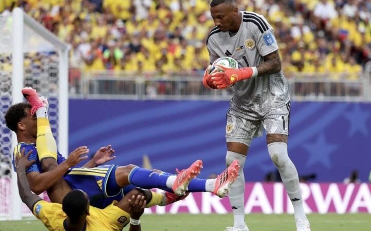 Representó a Países Bajos en selecciones juveniles, un llamado de Kluivert lo convenció de representar a Curazao y Messi le pidió su camiseta: la historia del arquero Eloy Room