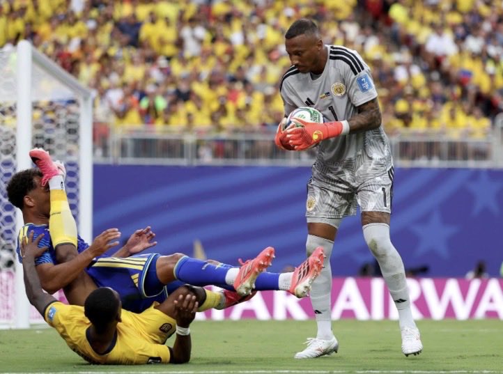 Representó a Países Bajos en selecciones juveniles, un llamado de Kluivert lo convenció de representar a Curazao y Messi le pidió su camiseta: la historia del arquero Eloy Room